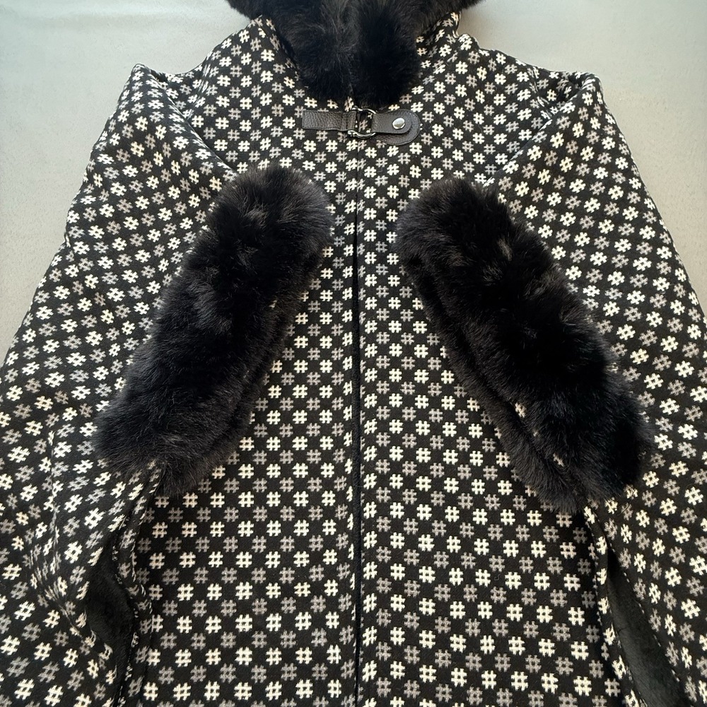 NWT Adrienne Vittadini Black White Faux Fur Trim Kimono‎ Poncho One Size ($112) - Picture 2 of 14